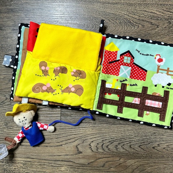 Manhattan Toy Company Farmyard Friends Soft Book EUC - Picture 7 of 12